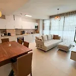 Torremar Luxe: Upscale 2bed By The شقة توريمولينوس